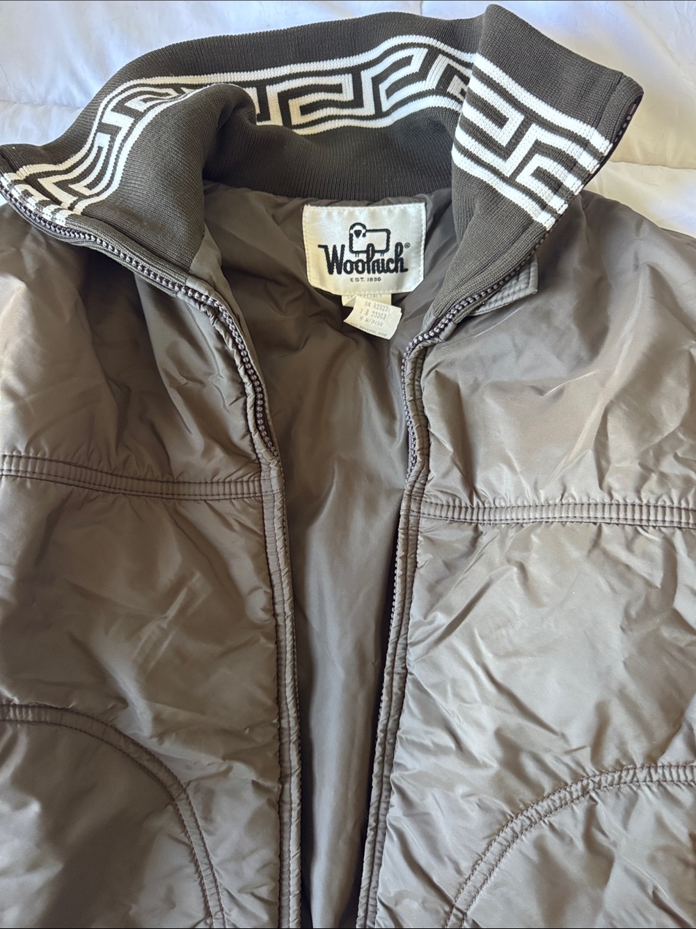 Woolrich vintage women’s brown Puffer Jacket with Patterned Ribbed Collar size M